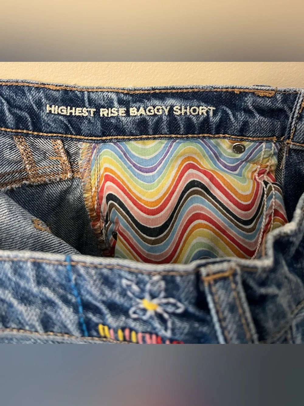 American Eagle Highest Rise Baggy Short Pride Edition Women's Size 4 Rainbow